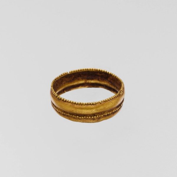 Beaded-Edge Gold Band