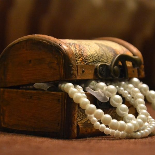Boxed Pearl Strands