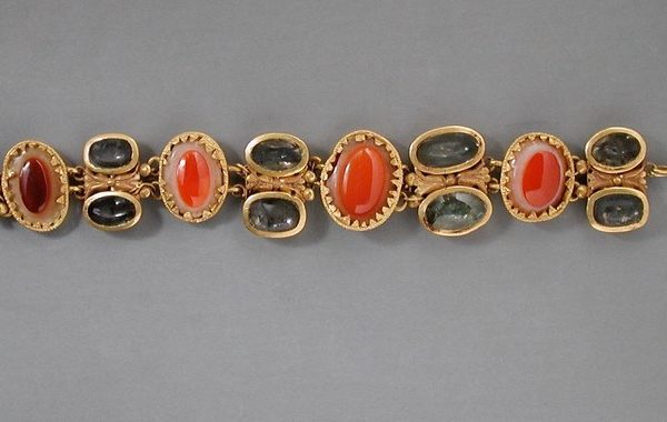 Carnelian Cabochon Link Bracelet