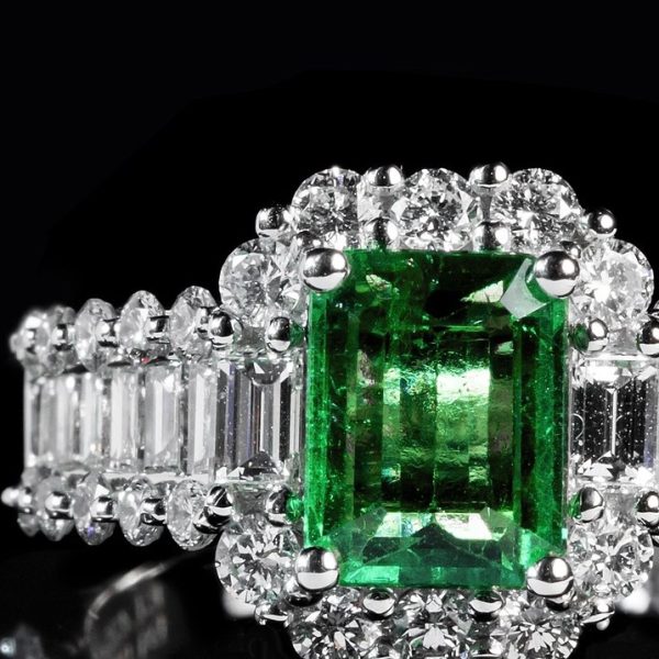 Emerald Baguette Shoulder Ring