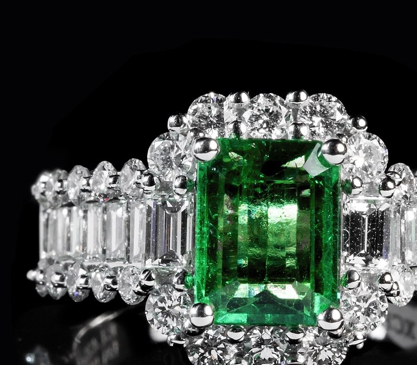 Emerald Baguette Shoulder Ring