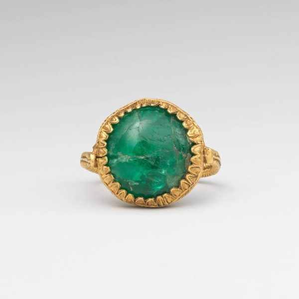 Emerald Cabochon Scalloped Ring
