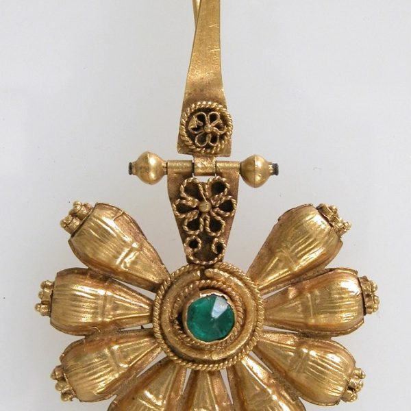 Emerald-Centre Petal Pendant
