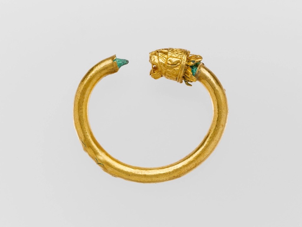 Lion Head Open Hoop