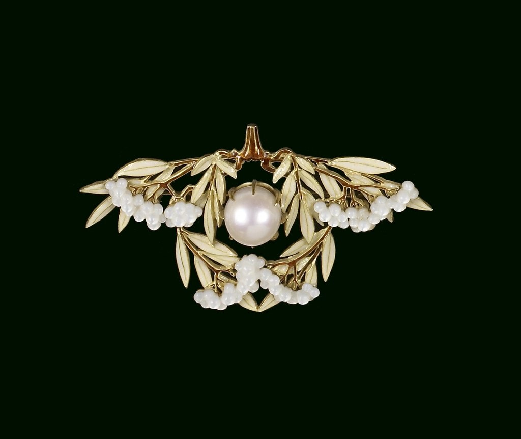 Mistletoe Enamel Pearl Brooch