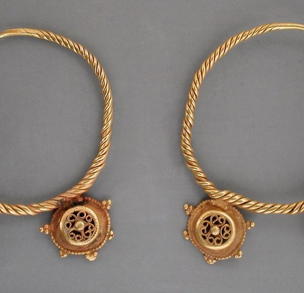 Rosette-Weighted Twisted Hoops