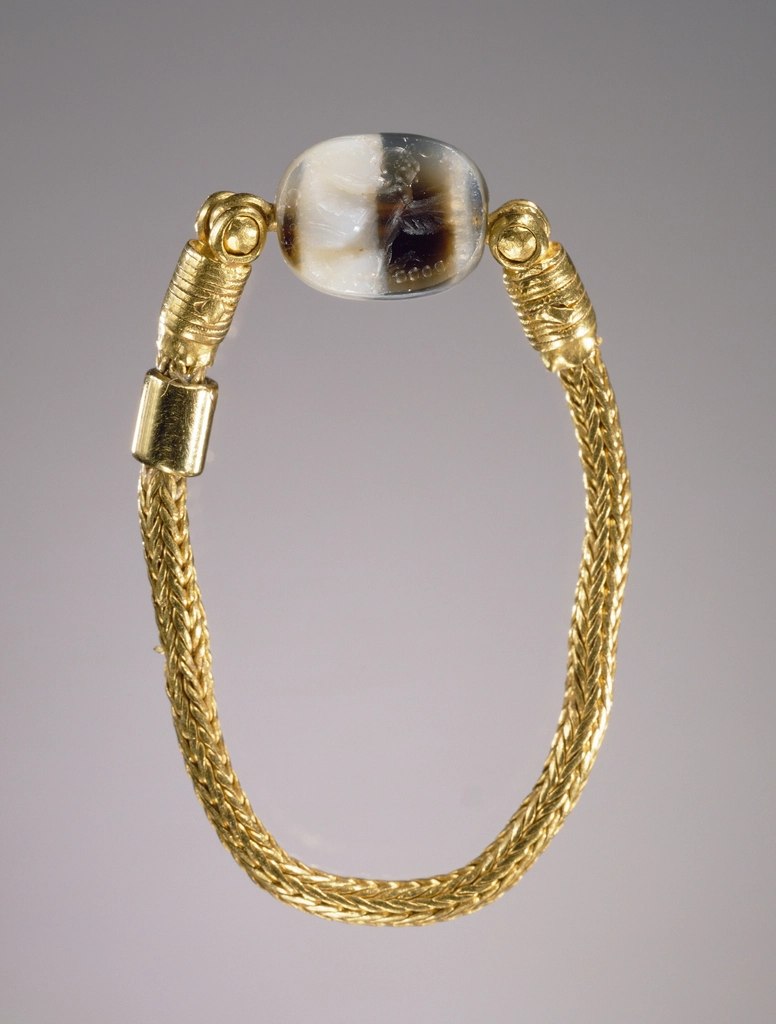 Woven Gold Bracelet with Agate Barrel